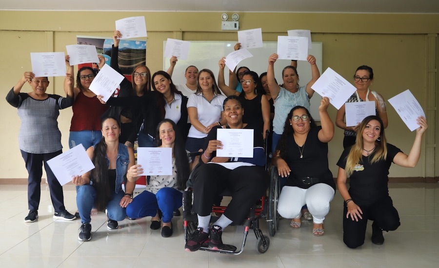 Emprendedoras de Aserrí y Desamparados obtuvieron certificación en formación empresarial y capital